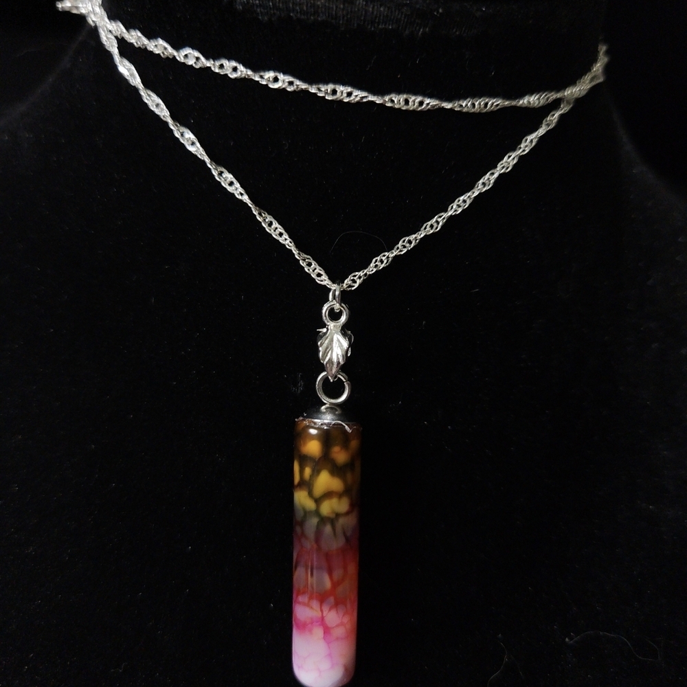 Elegant Multicolor Dragon Vein Agate Pendant With A Beautiful Link Chain.